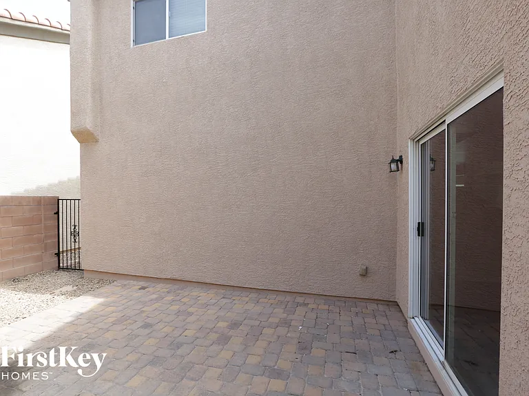 703 Loughton St — Photo 15