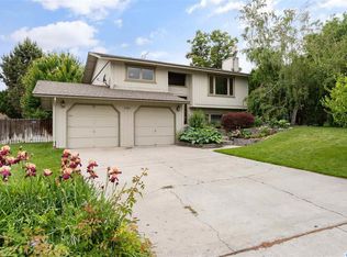 1701 Goldfinch Ct, West Richland, WA