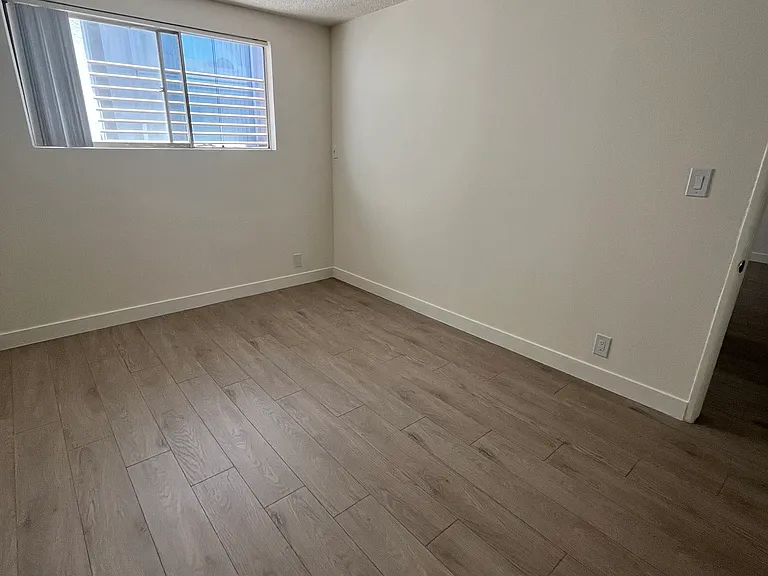 4355 Mammoth Ave #8 — Photo 16