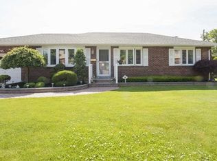 59 Cortland Ave, Hicksville, NY 11801