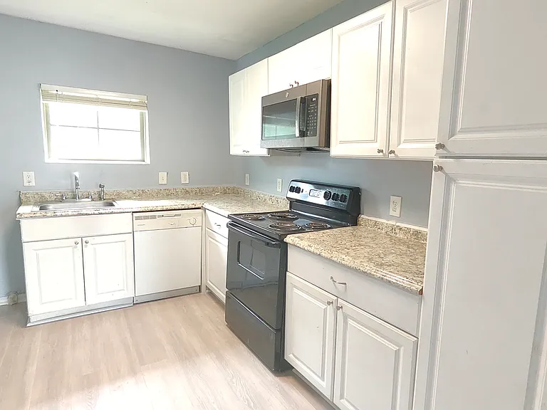 8437 Garland St #B — Photo 7