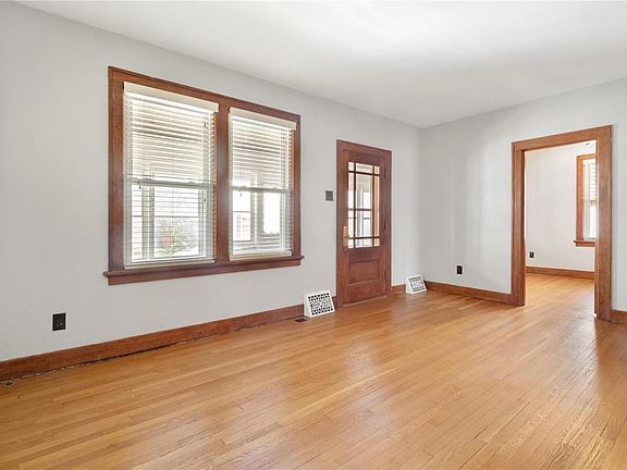 4th image of 561 Madison St