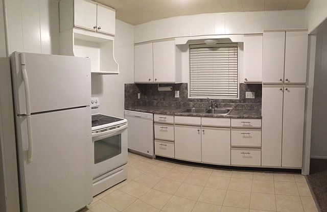 Spacious bright clean kitche