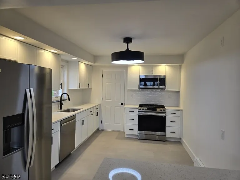 832 Dewey St #2 — Photo 5
