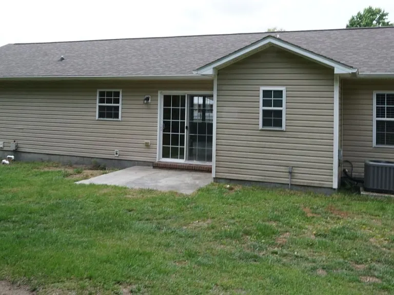 116 Howell Dr — Photo 3