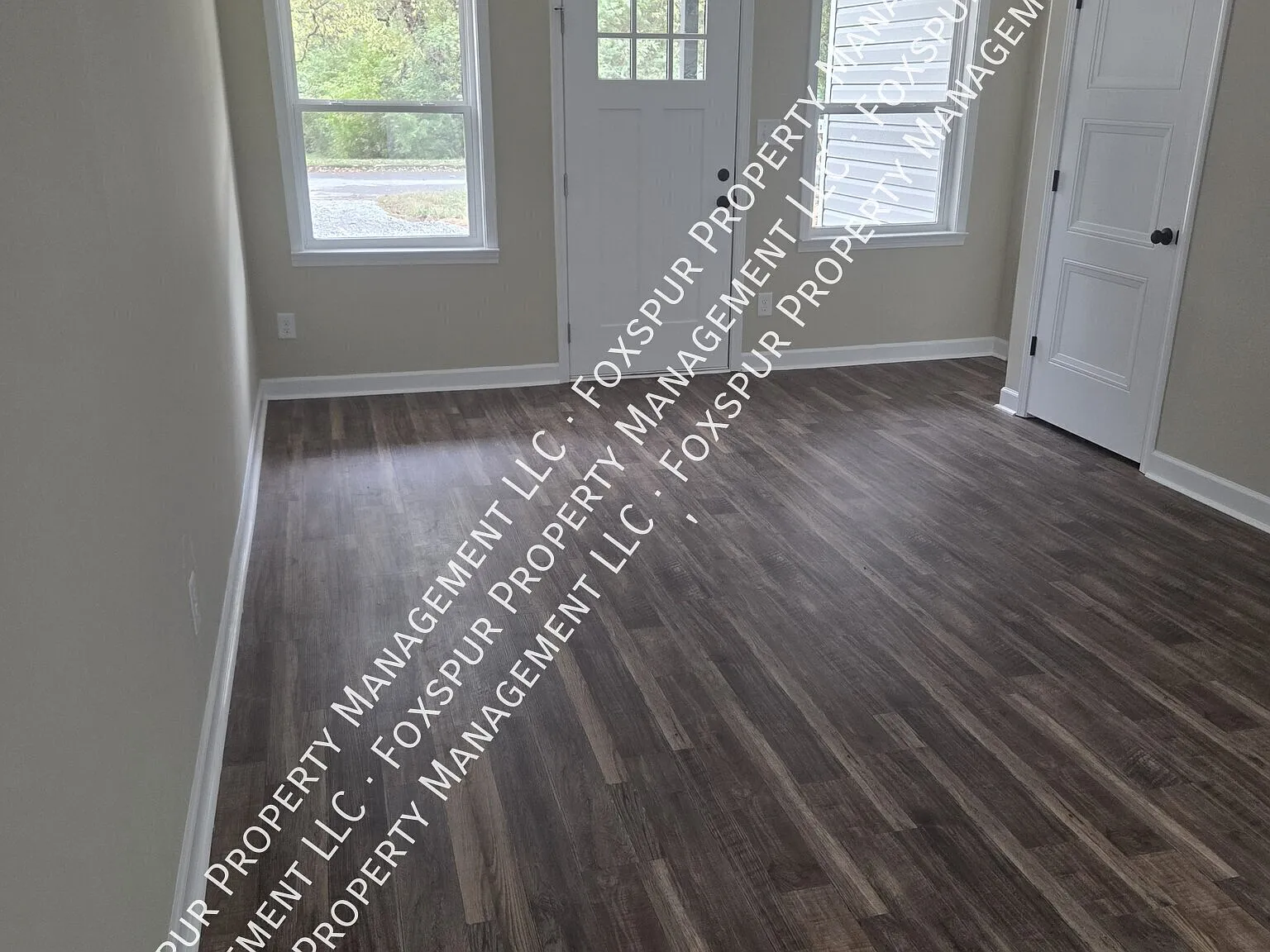 3 bed, 1100 sqft, $1,800 — Photo 3