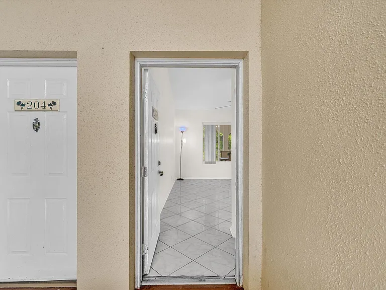 815 W Boynton Beach Blvd #16-205 — Photo 4