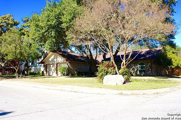 3rd image of 2611 Willow Crest St