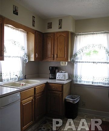 4th image of 1605 W Willcox Ave