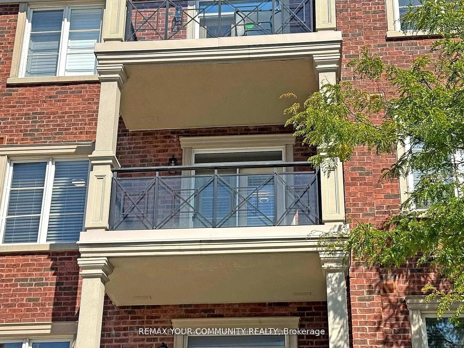 9519 Keele St — Photo 3