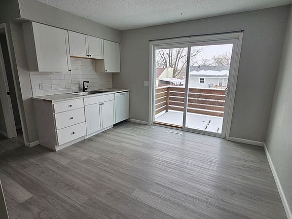 4th image of 5408 N Division St