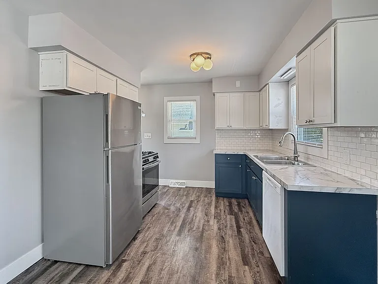802 Bryant St SW — Photo 2