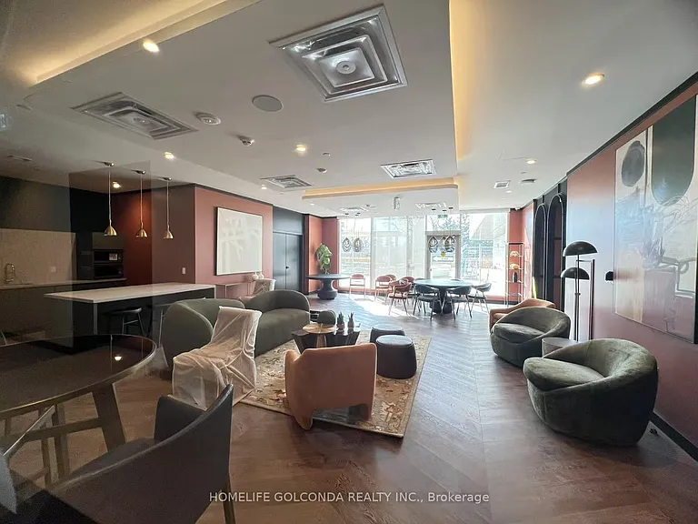 689 The Queensway #423 — Photo 10