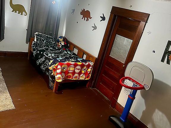 4th image of 642 S Santa Fe Ave