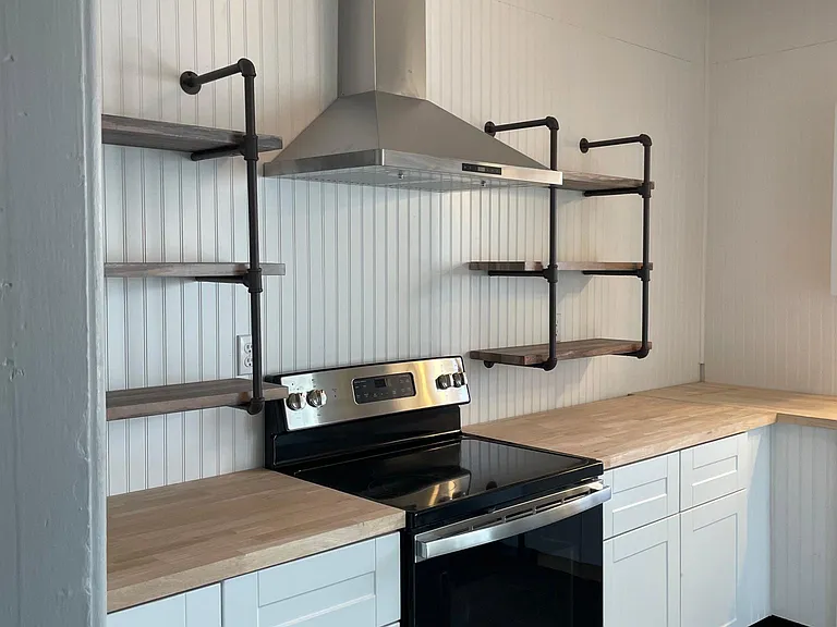 405 W Grand Ave — Photo 4