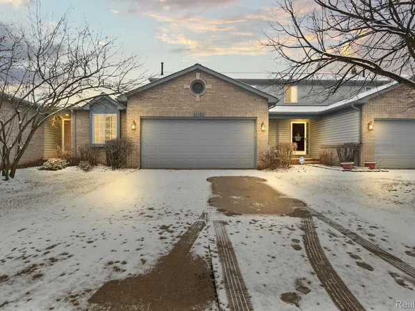 17771 Feather Ln, Brownstown, MI 48193