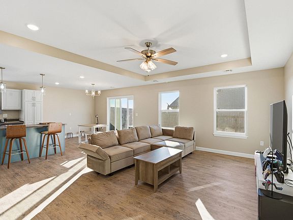 5th image of 4374 Glen View Dr