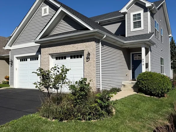 699 Stevens St, Geneva, IL 60134