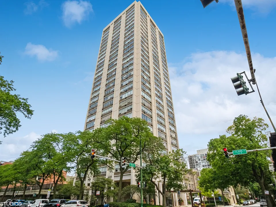70 W Burton Pl #1104