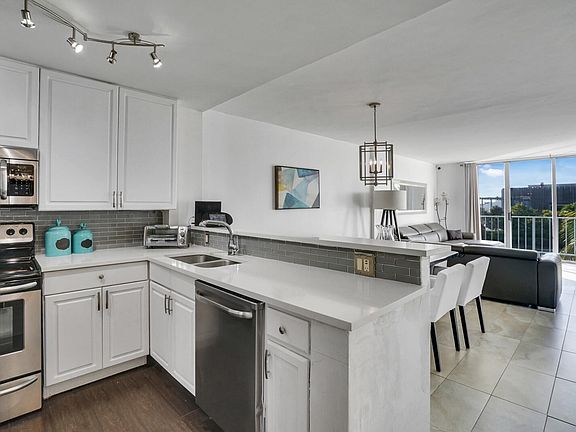 5th image of 1609 N Riverside Drive #304