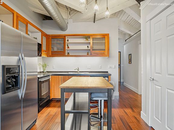 5th image of 1420 NW Lovejoy St APT 317