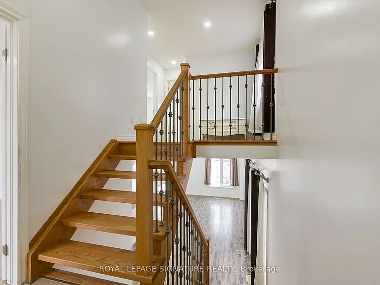 96 Highgate Dr #UPPER LEVEL A — Photo 33