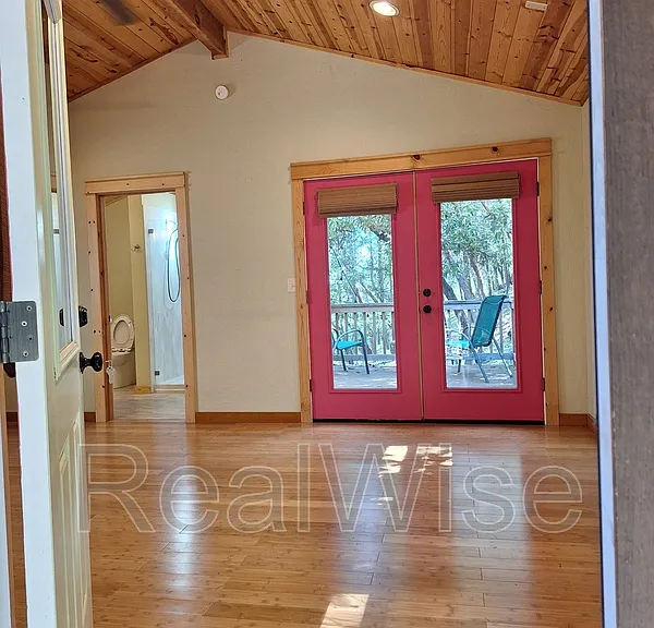 1711 Apache Dr — Photo 9