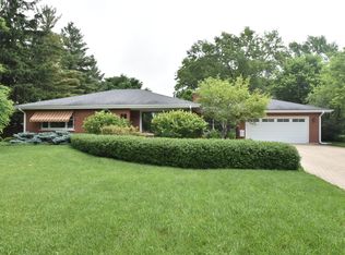 919 Meadows Rd, Geneva, IL 60134