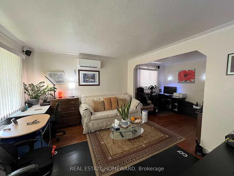 124 Glencrest Blvd #MAIN — Photo 5