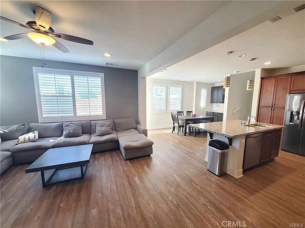 3 bed, 2154 sqft, $3,700 — Photo 4