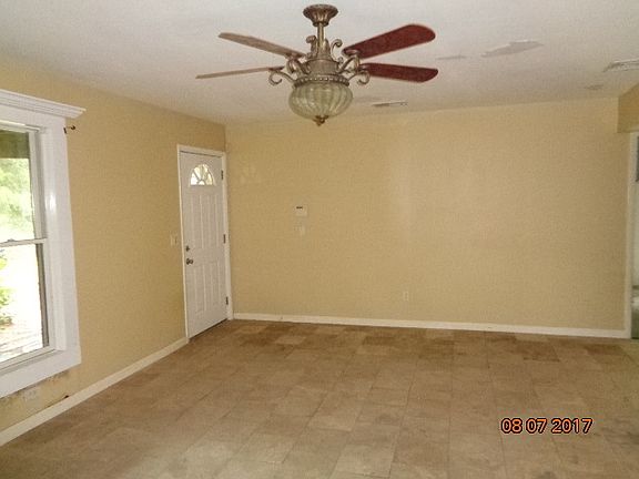 4th image of 110 Lake Shore Dr E
