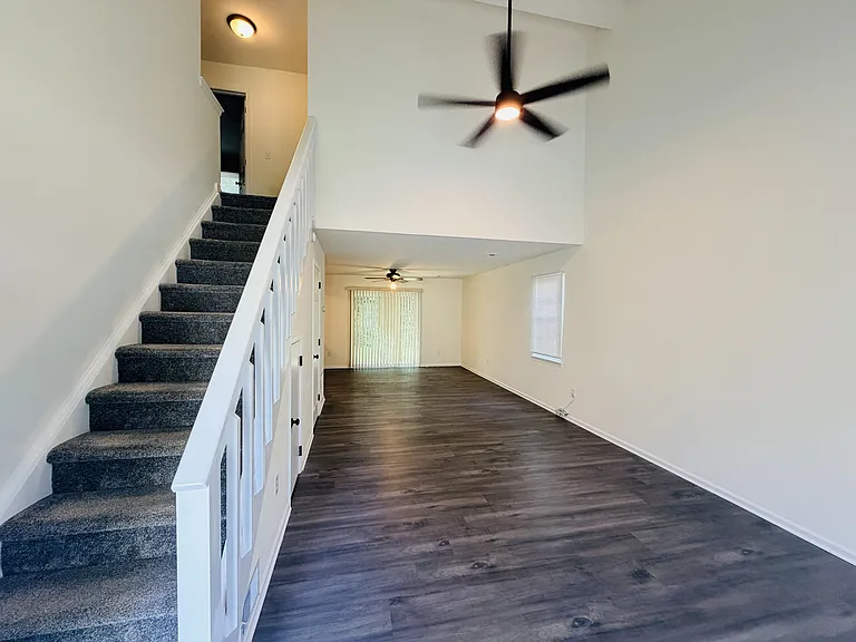 168 Stoney Dr — Photo 3