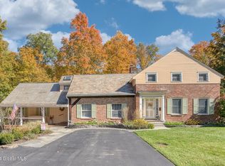 2381 Algonquin Rd, Niskayuna, NY 12309