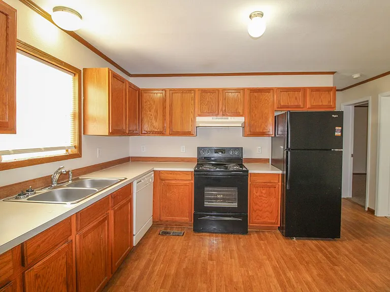 130 Meadows Ln — Photo 7