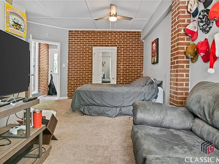 135 Hillside St — Photo 19