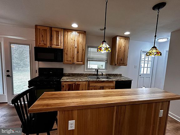 5th image of 127 Plainfield Dr