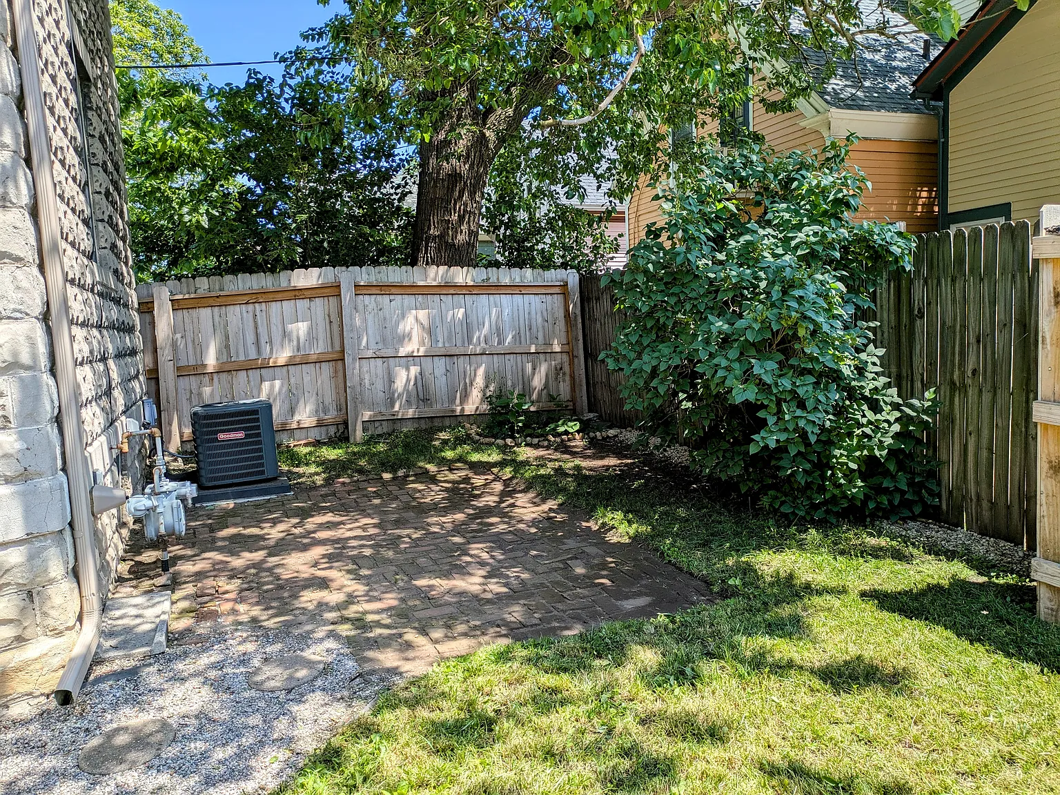 3 bed, 1808 sqft, $2,100 — Photo 4