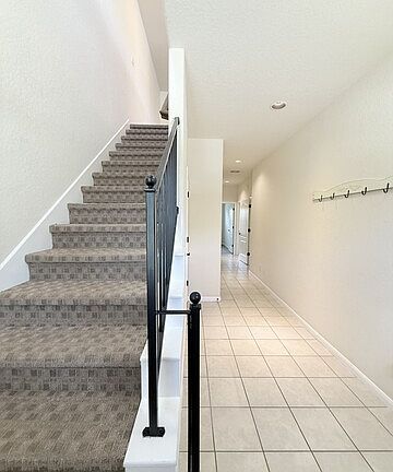 2nd image of 1271 E Common St