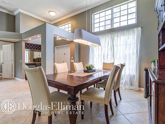 4th image of 2701 E Orchard Cir