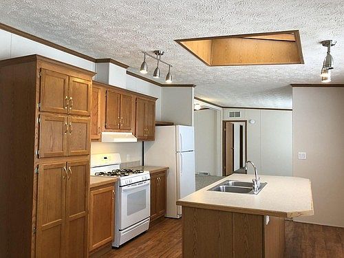2nd image of 515 Continental Cir