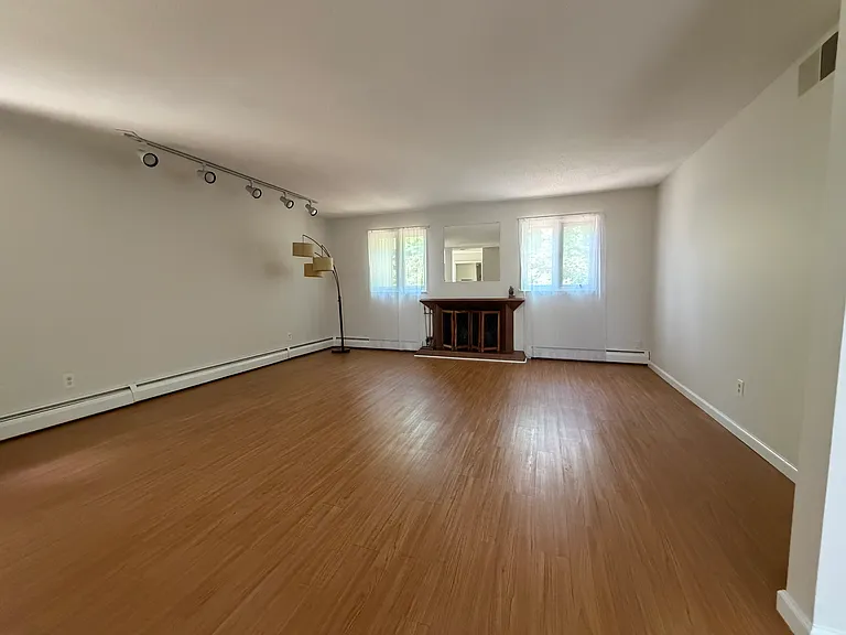 7 Staunton Ct #G — Photo 9
