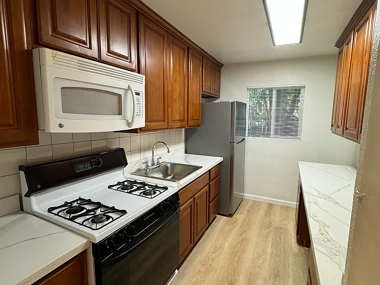 1125 Lochbrae Rd #5 — Photo 4