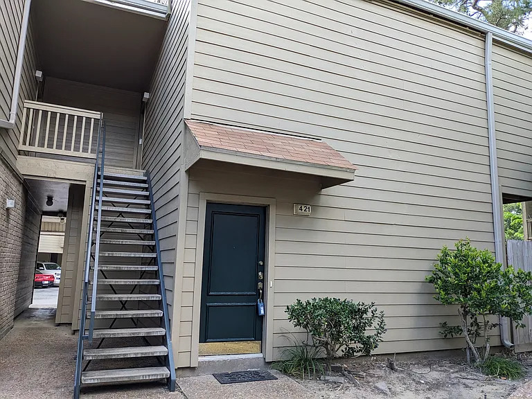 2100 Tanglewilde St #421 — Photo 21