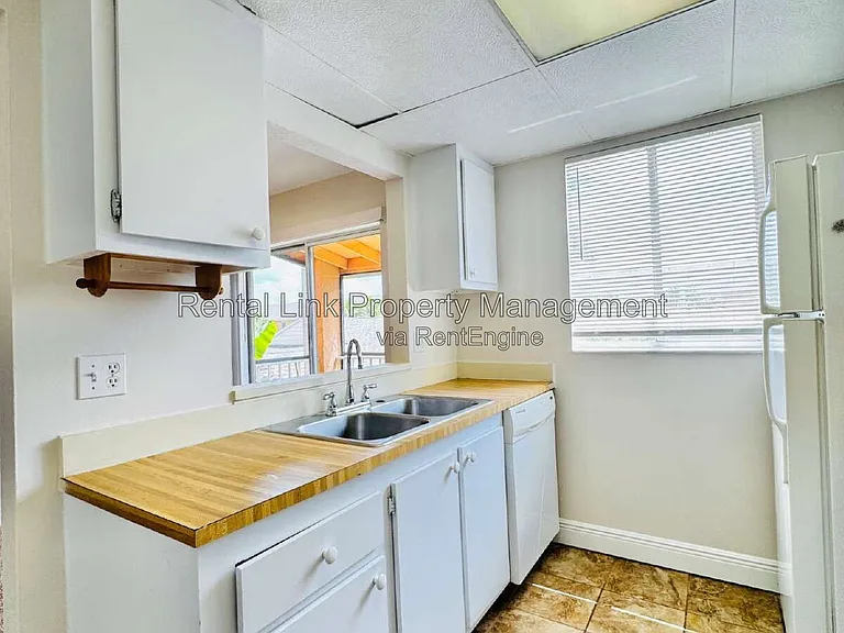12664 Kenwood Ln #C — Photo 11