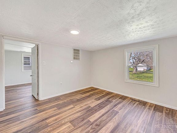 3rd image of 212 Shideler St