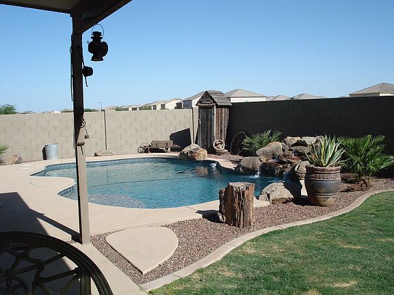 Backyard w/Pool