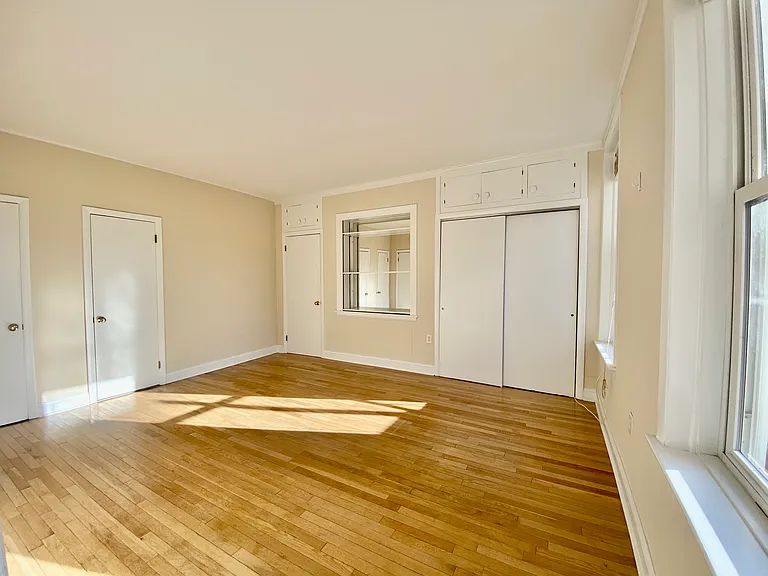 268 College St #2R — Photo 4