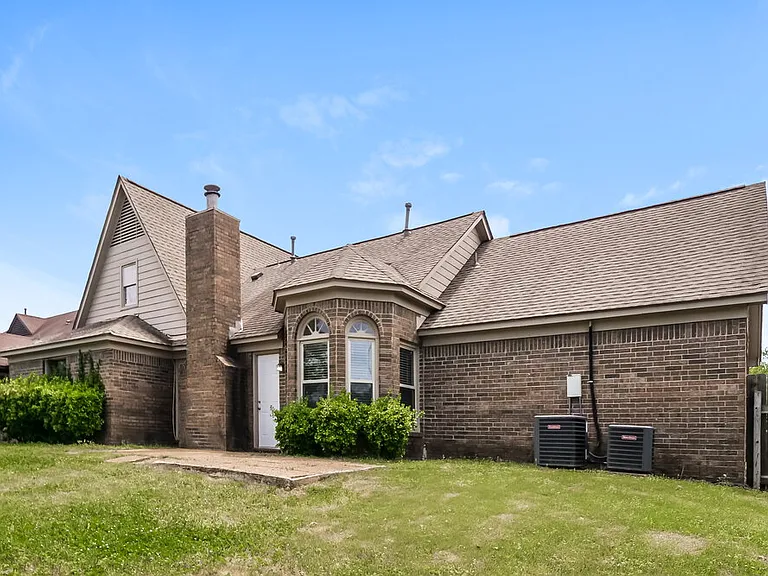 7308 Schilling Cv E — Photo 16