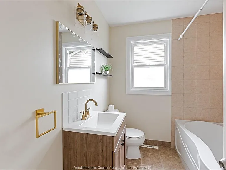 3162 Avondale Ave — Photo 9