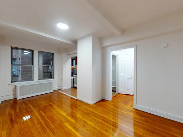 301 East 38th Street image 1 of 18